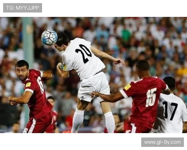 两组足球劲旅巅峰对决全面解析激情碰撞展现团队荣誉与技战术魅力