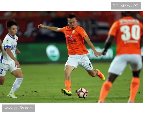 围绕英国华人足球博主身份探秘的深度观察与背景解析全景报道篇章